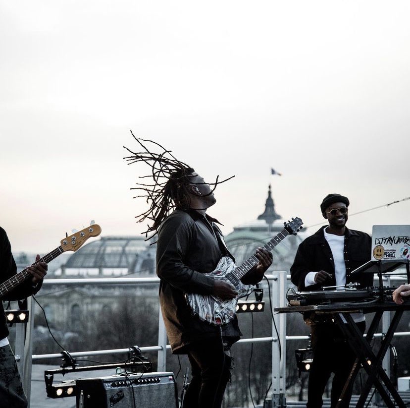 JULESTHEWULF SHREDDING ON ROOFTOP